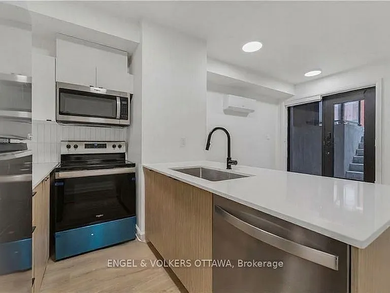 6 B Monk St #1 — Photo 8