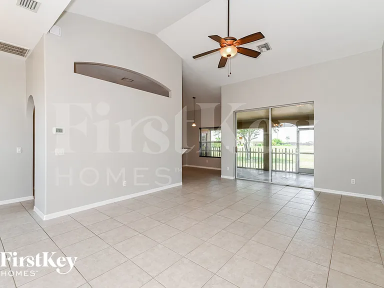 1138 Nelson Rd N — Photo 3