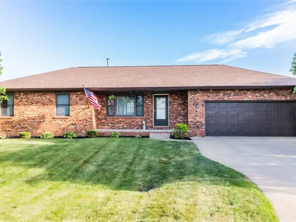 19 Thompson Dr, Palo, IA 52324