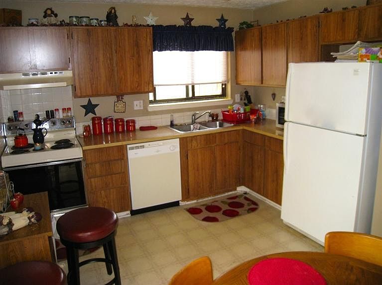 2nd image of 3309 Oaklyn Ct