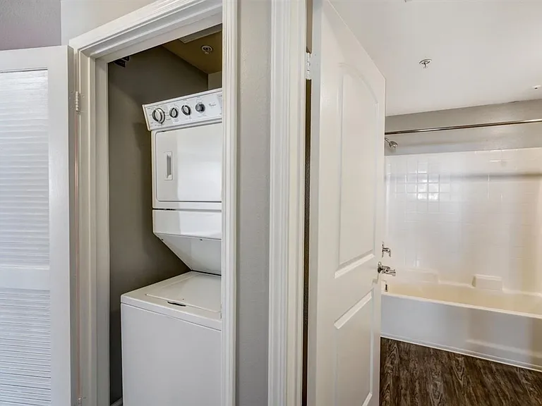 Stadium House Apartments — Photo 47