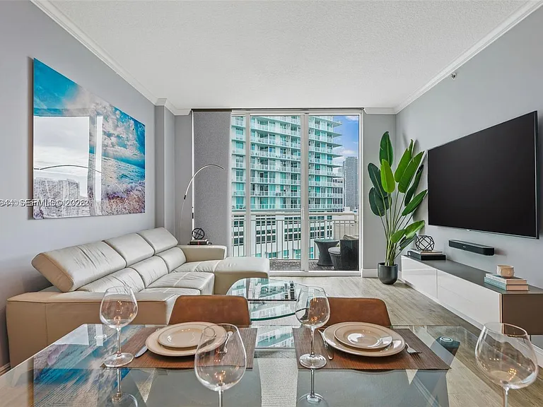 2000 N Bayshore Dr #1606 — Photo 4