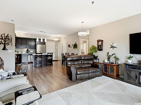 5th image of UNIT 203-423 Nelson ROAD