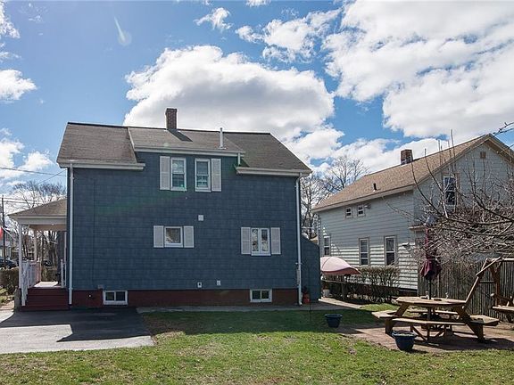 5th image of 32 Washburn Ave E