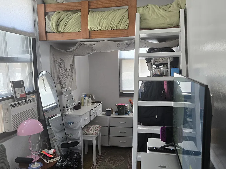 102 W Washington Pl #1A — Photo 1