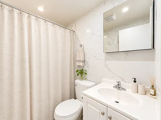Bathroom, photo 2