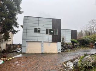 8340 Avalon Dr, Mercer Island, WA 98040