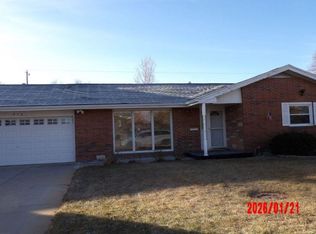 914 Cedarberry Rd, North Platte, NE 69101