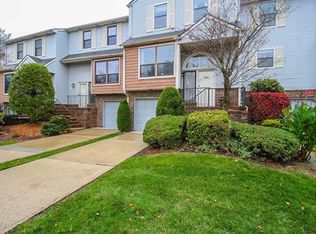 4005 Springbrook Dr, Edison, NJ 08820