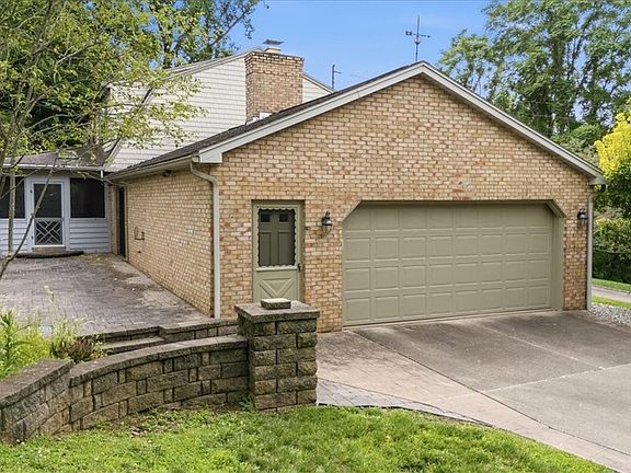 3rd image of 27 Ashwood Pl