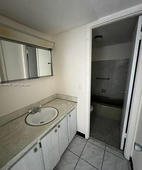 7125 Dickens Ave #4 — Photo 5