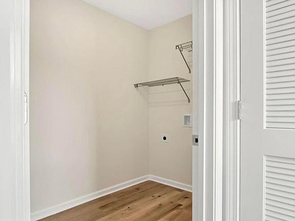 5th image of 330 Raven Ln
