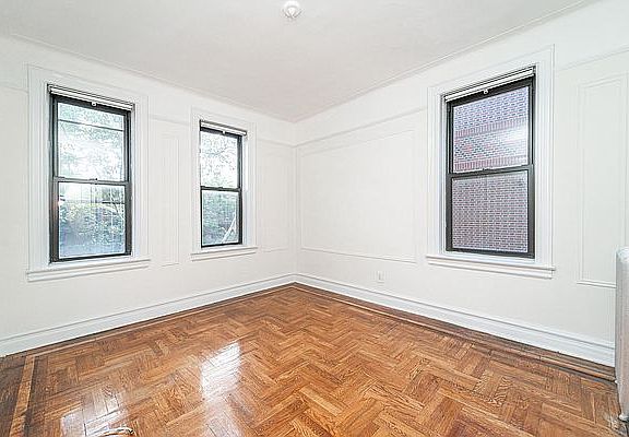 3rd image of 3150 33rd St APT 8B