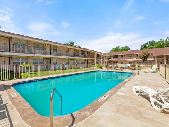 Georgian Apartments, 1700 S Austin Ave #2157dfd97, Georgetown, TX 78626