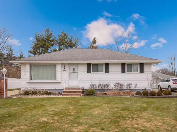 6450 Michael Dr, Brookpark, OH 44142