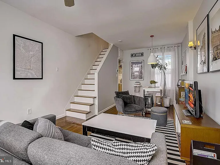 2735 Reno St — Photo 4