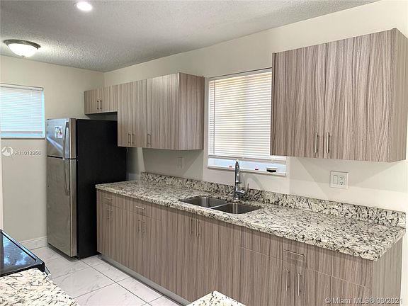 4th image of 206 NW 5th Ave #0