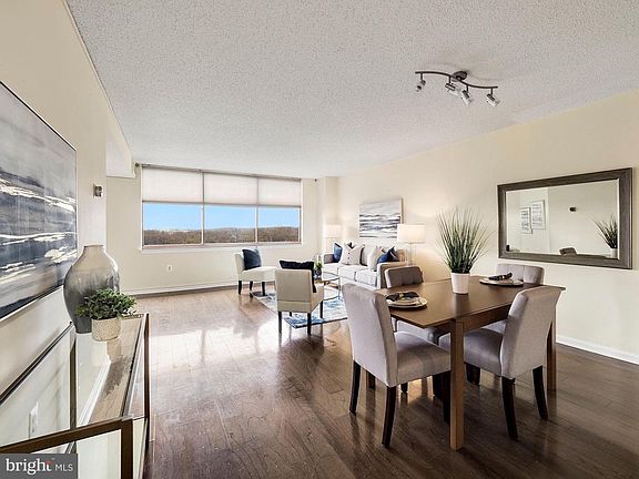 3rd image of 10101 Grosvenor Pl APT 2017