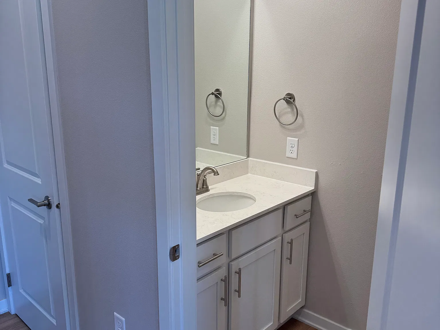 3 bed, 2.5 bath, 1570 sqft, $2,120 — Photo 3