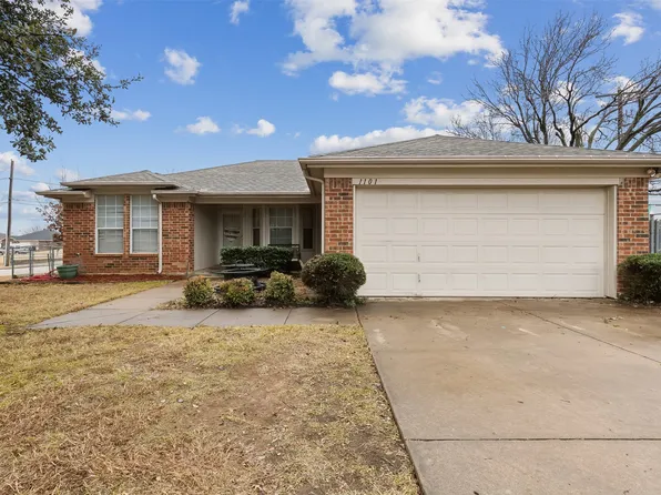 1101 NW Summercrest Blvd, Burleson, TX 76028