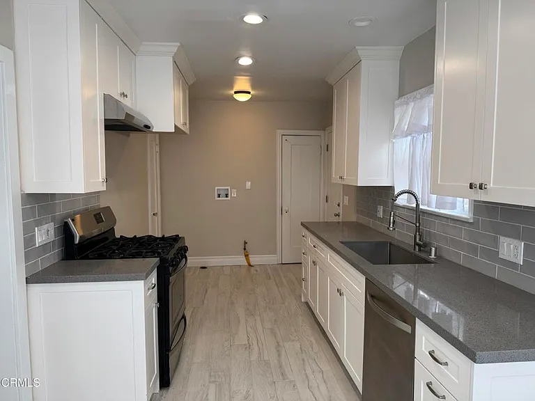 920 Summit Dr — Photo 8