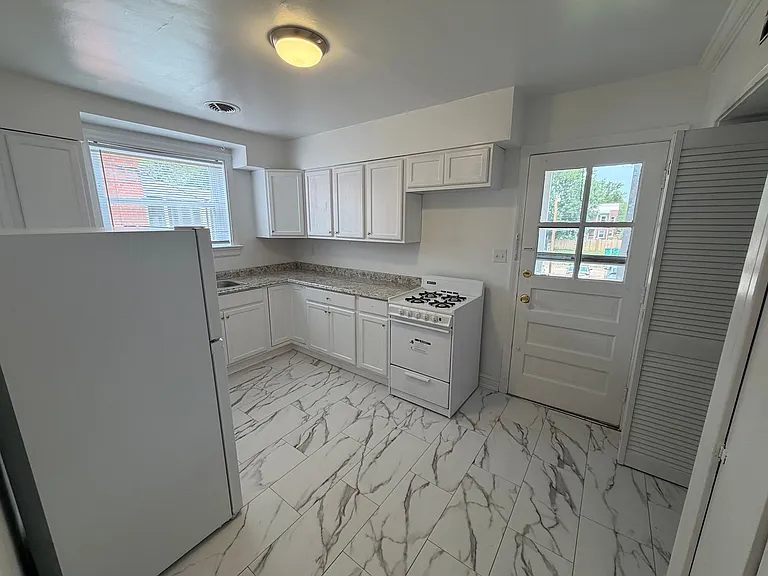 3532 Floyd Avenue — Photo 9