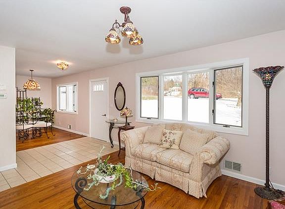 5th image of 2969 S Deerfield Ave