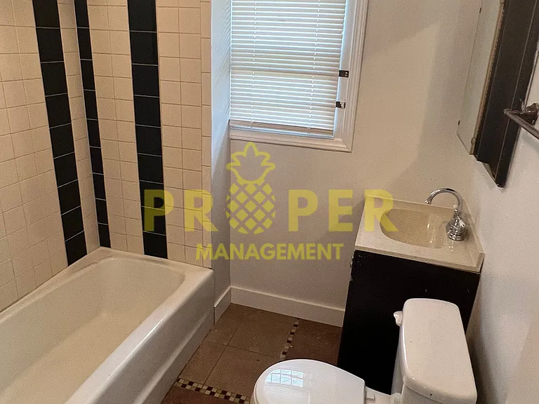 2328 Greenway St — Photo 10