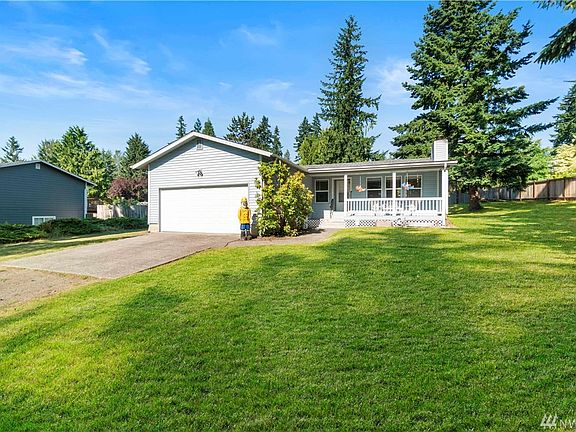3 bedroom 1.75 bath home on 1/4 acre
