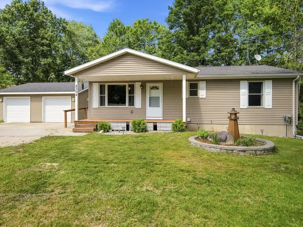 8304 W Whispering Pines Cir, Lake City, MI 49651