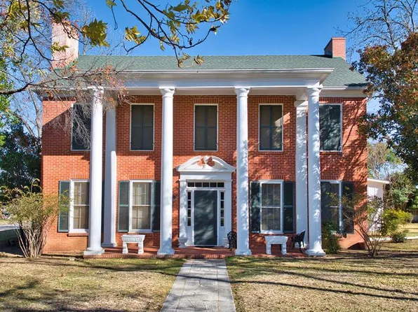 911 Post Oak St, Mason, TX 76856