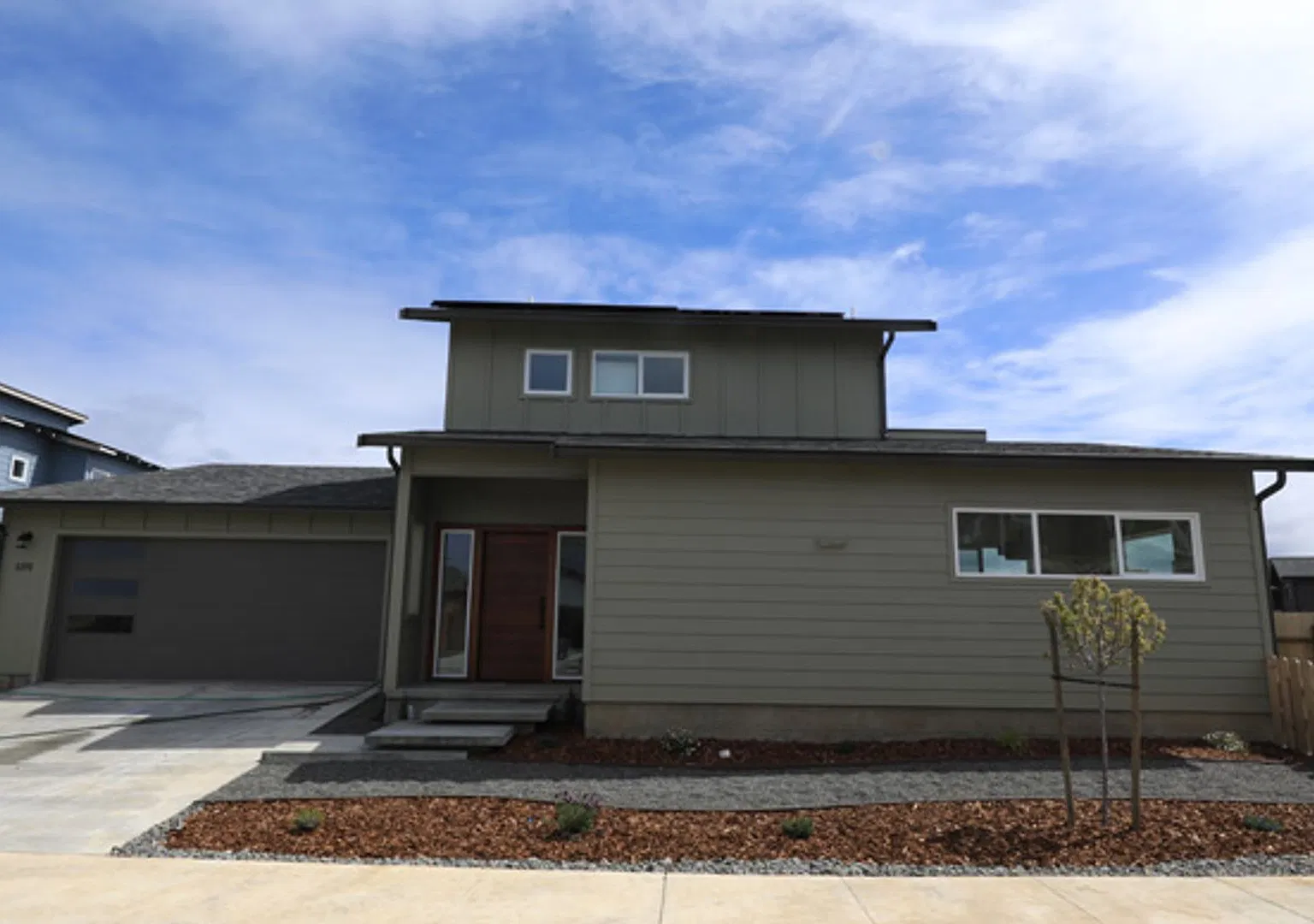 Custom designed spacious 3/2 in Mckinleyville — Photo 2