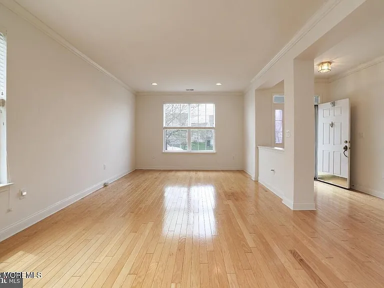 30 Silver Lake Dr — Photo 2