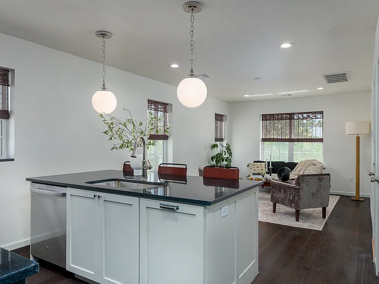 2501 NW 12th St #4 — Photo 5