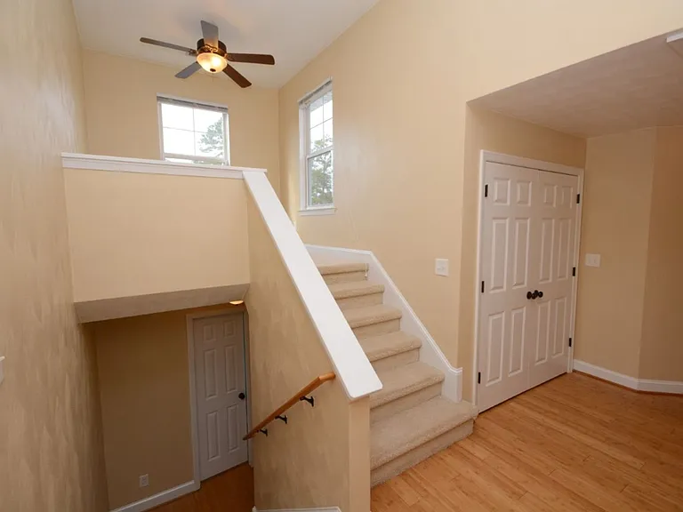 2216 E Berrie Cir — Photo 30