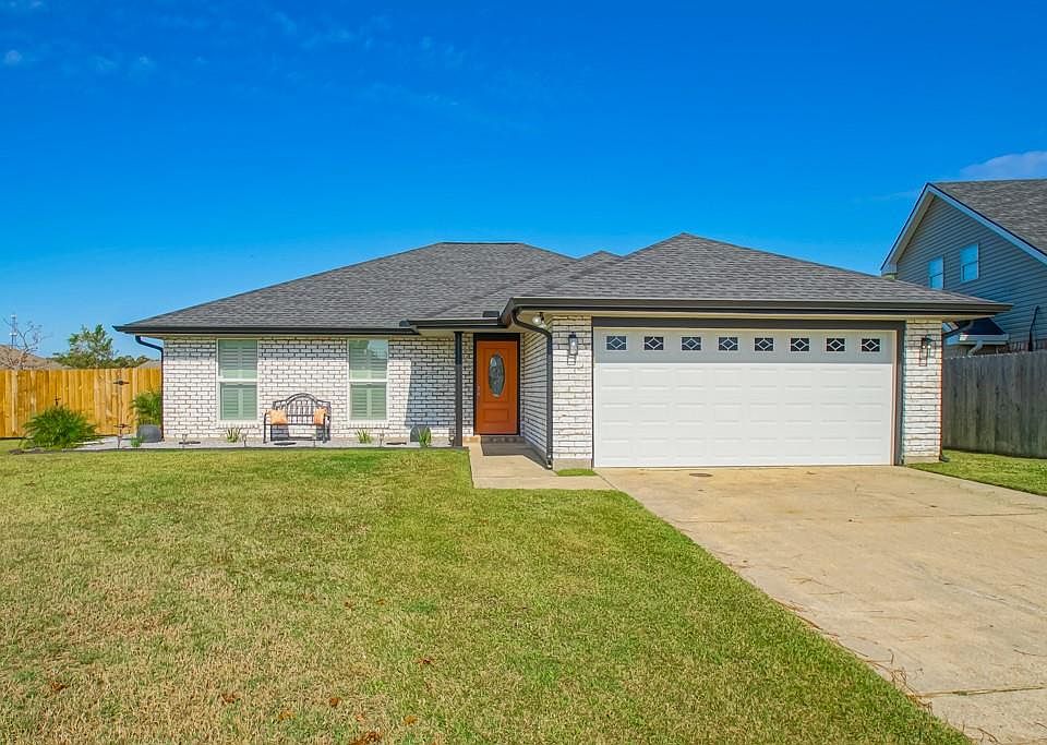 1st image of 17 Moss Dr