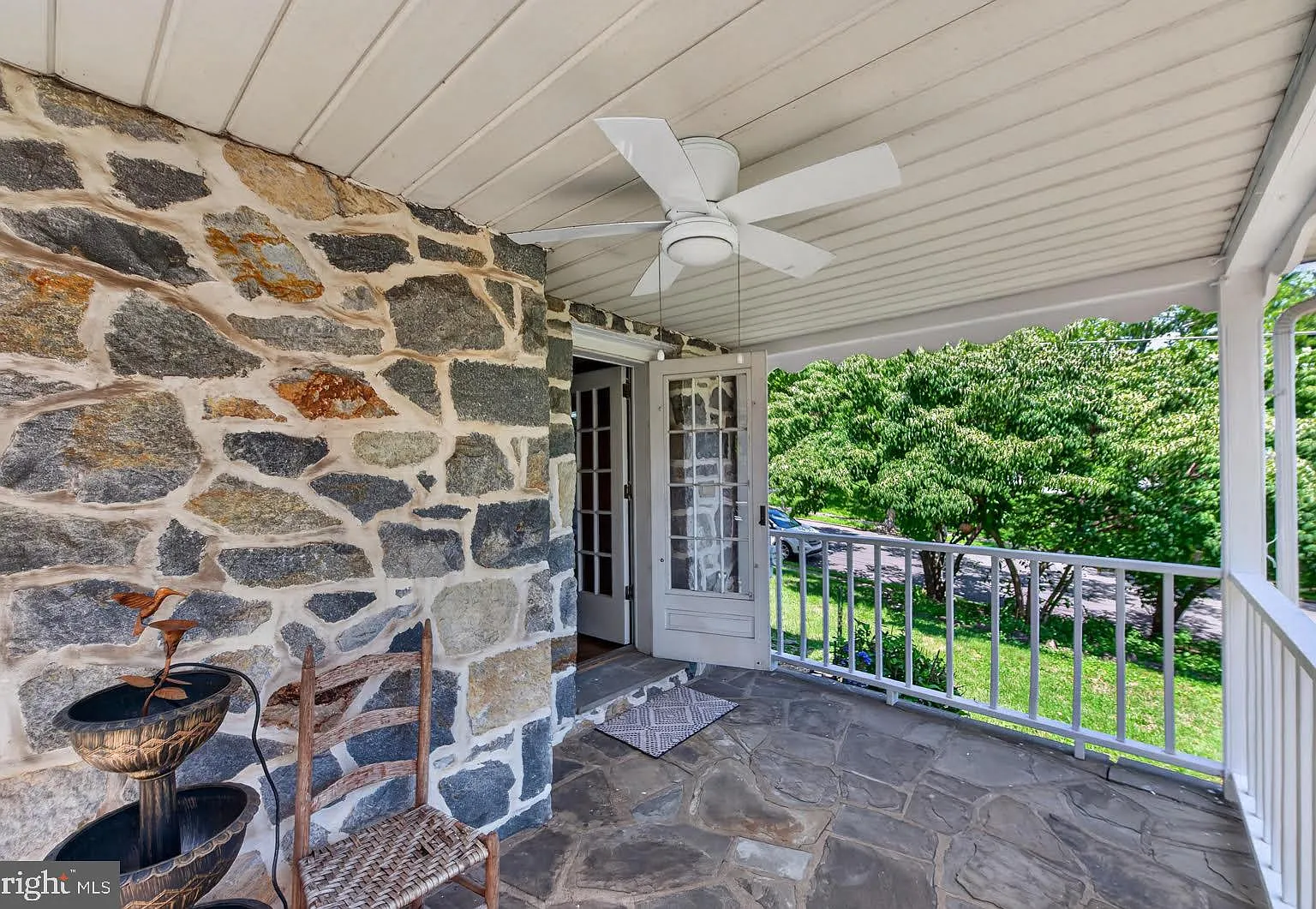 3 bed, 1.5 bath, 2462 sqft, $3,000 — Photo 3