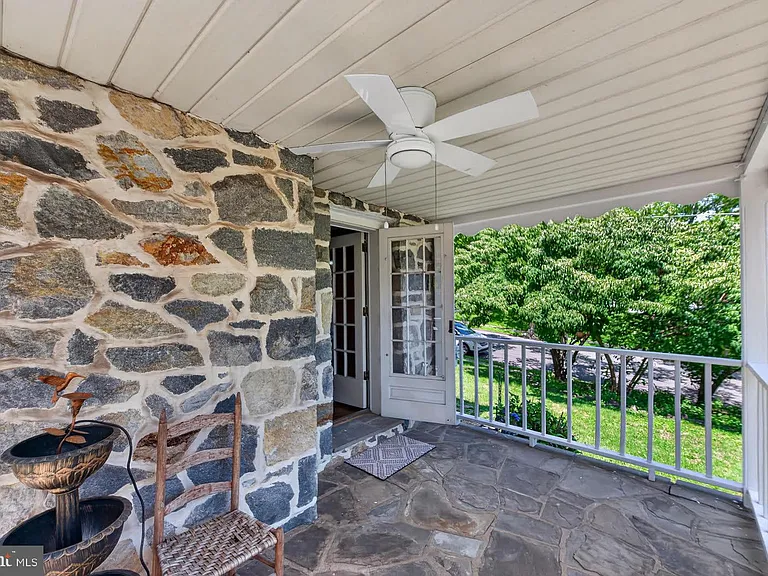 1512 Wilson St — Photo 3