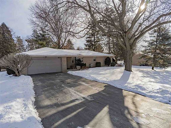 2nd image of 2836 Woodside Dr