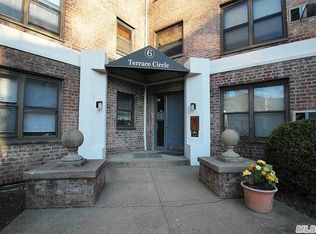 6 Terrace Cir APT 3B, Great Neck, NY 11021