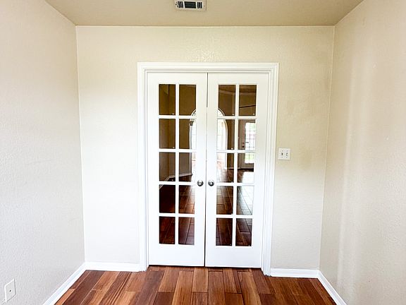 3rd image of 4512 Crested Butte Dr
