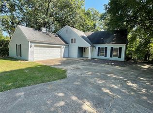 3307 Whiteclif Ln, Godfrey, IL 62035