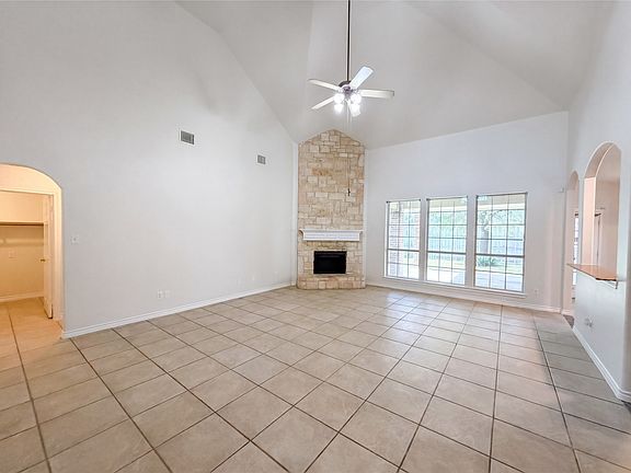 3rd image of 1126 Glencoe Dr