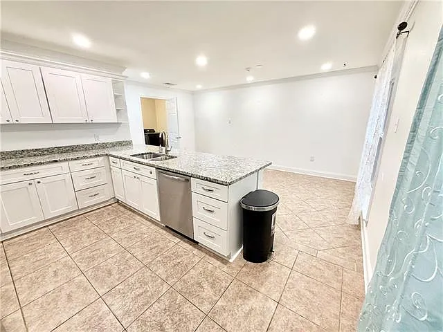 3 bed, 2.0 bath, 1221 sqft, $2,000 — Photo 3