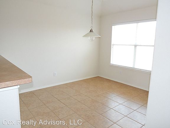 3rd image of 117 Rockbrook Dr