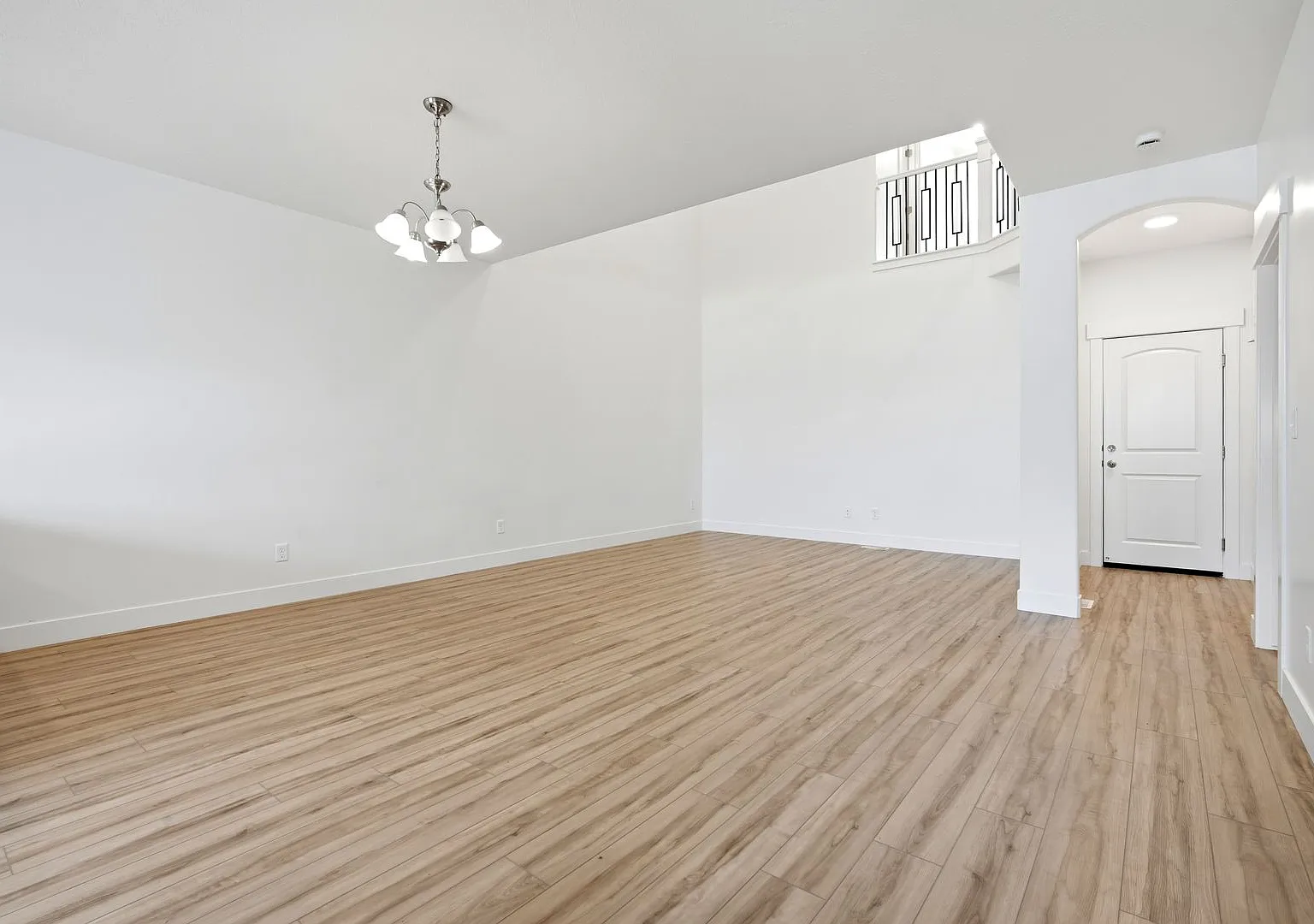 Beautiful 4 Bed Saratoga Springs Home!! — Photo 3