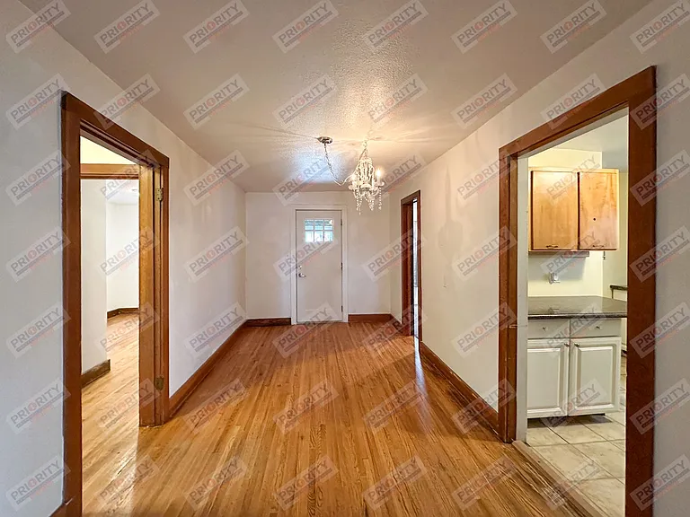 402 S Warren Ave — Photo 4