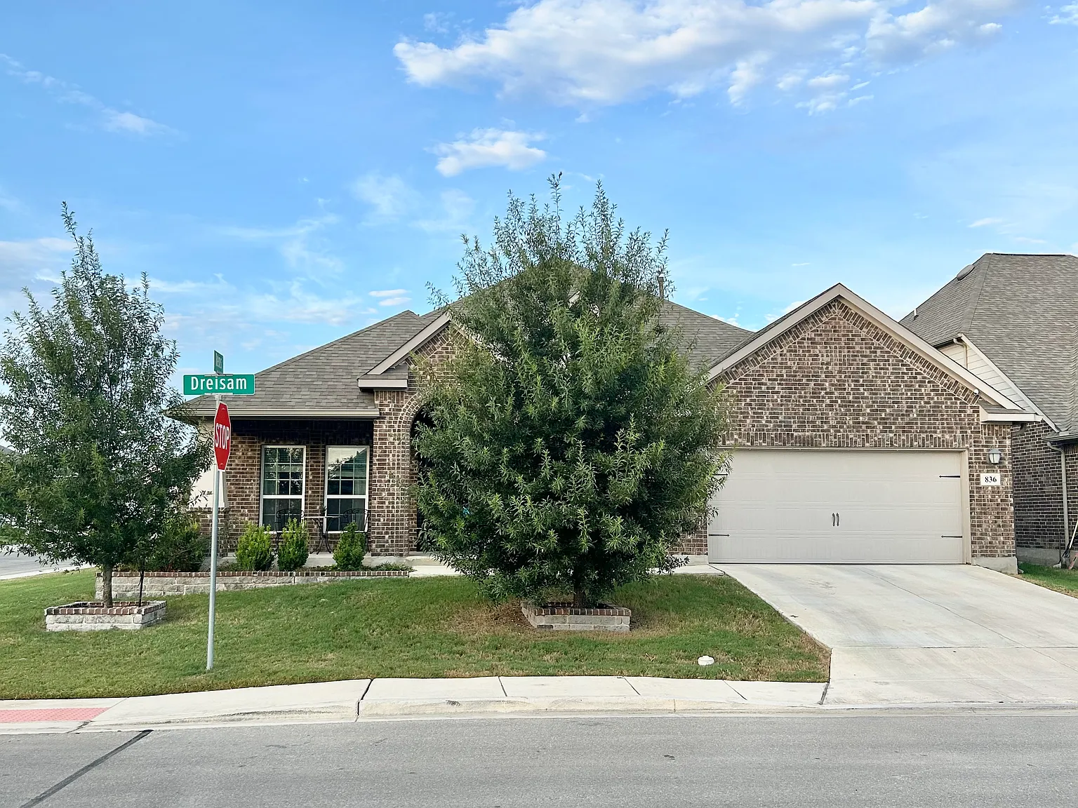 4 bed, 2522 sqft, $2,500 — Photo 1