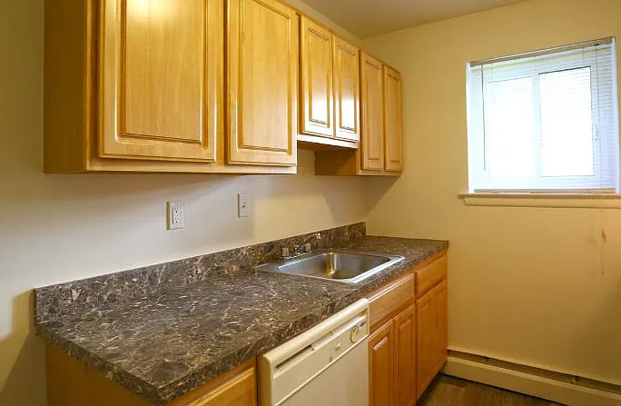 Cedarwood Apartments — Photo 7