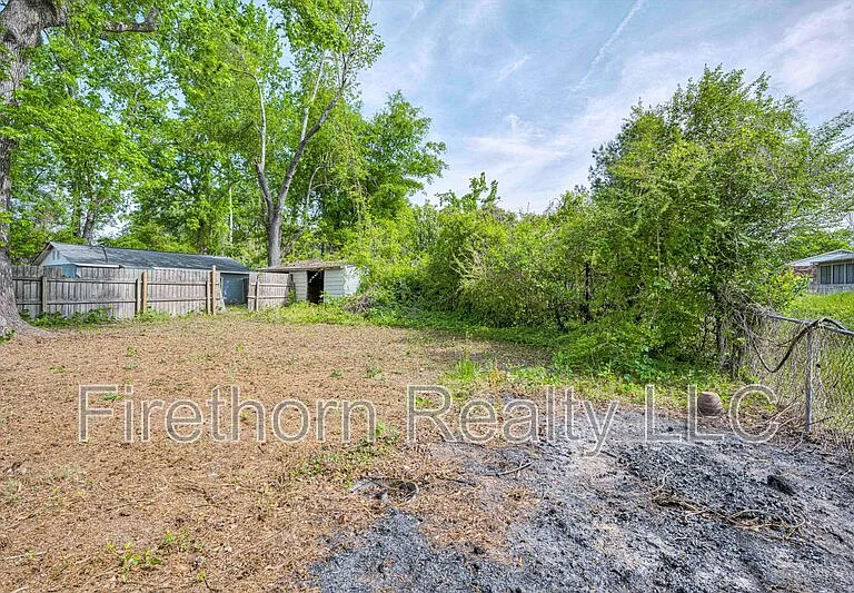 2719B Meadowbrook Dr — Photo 13
